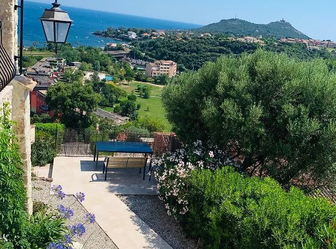 Grand Baie Saint-Raphael (Var)