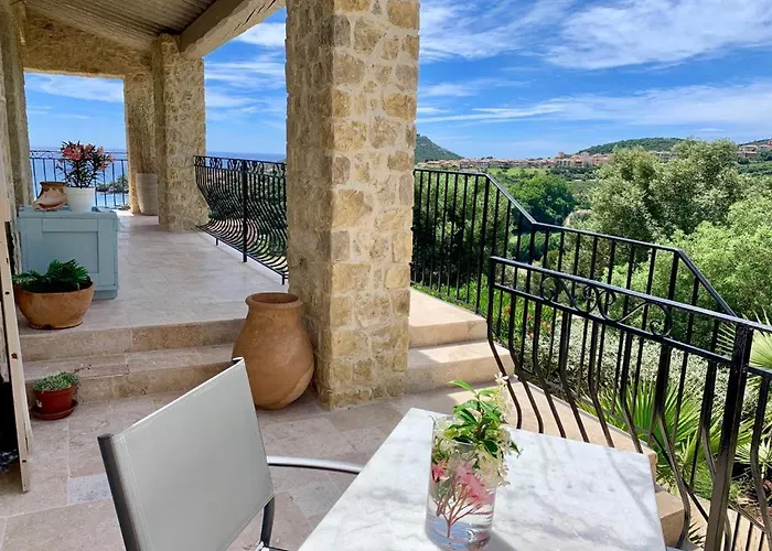 Grand Baie Saint-Raphael (Var)