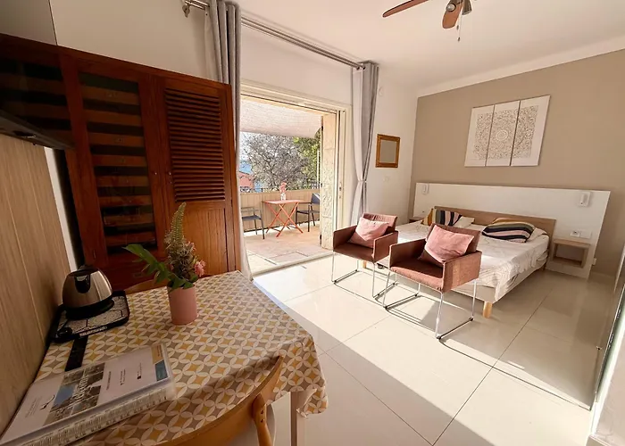 Grand Baie Saint-Raphael (Var)