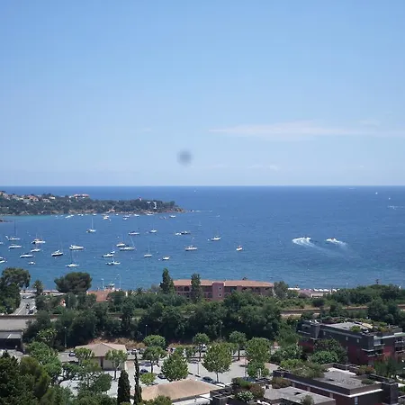 Grand Baie Saint-Raphael (Var)